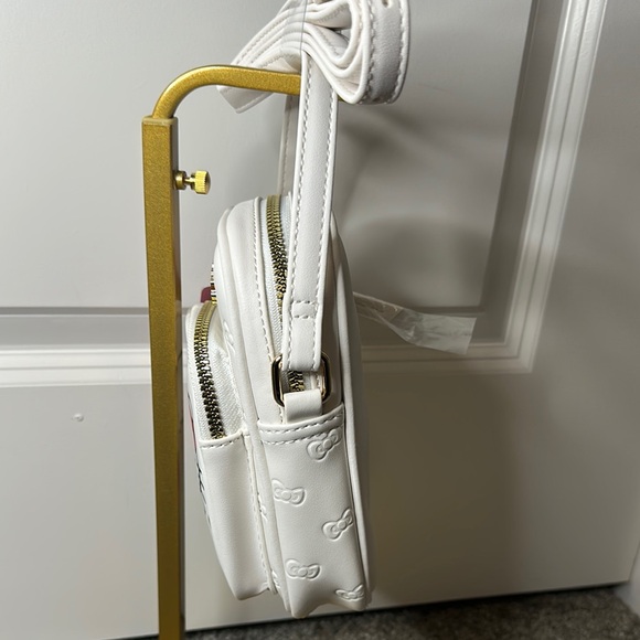 NWT Hello Kitty White Mini Crossbody Bag with Iconic Design - Picture 3 of 7